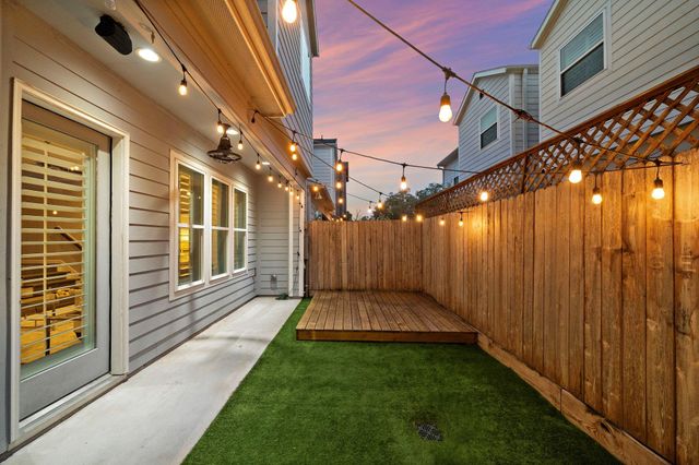 4926 Ella Boulevard, Houston, TX 77018
