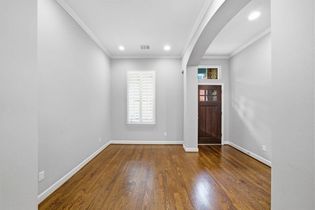 4926 Ella Boulevard, Houston, TX 77018