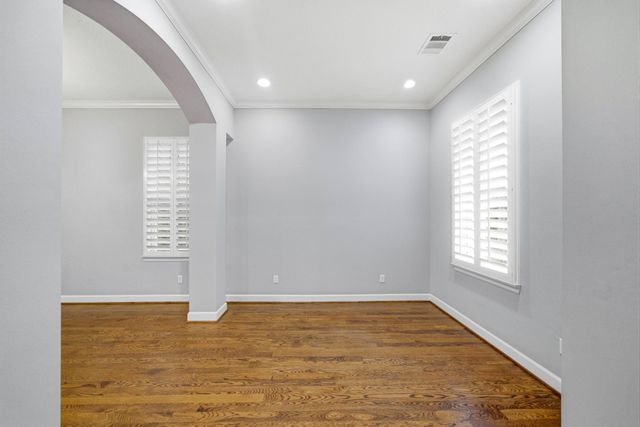 4926 Ella Boulevard, Houston, TX 77018