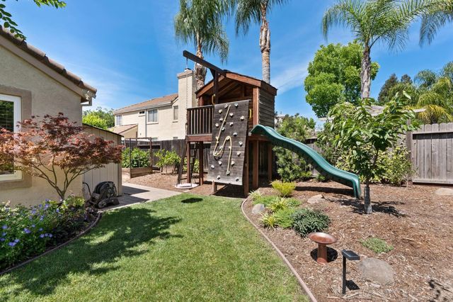 2741 Fleet Cir, Rocklin, CA 95765