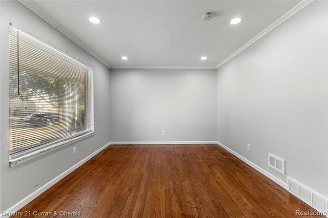 1375 Wilson Avenue, Lincoln Park, MI 48146