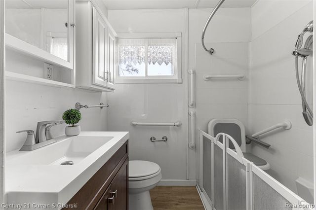 1375 Wilson Avenue, Lincoln Park, MI 48146