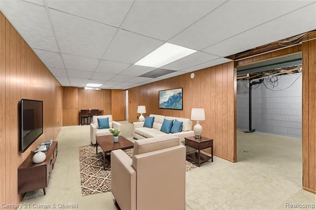 1375 Wilson Avenue, Lincoln Park, MI 48146