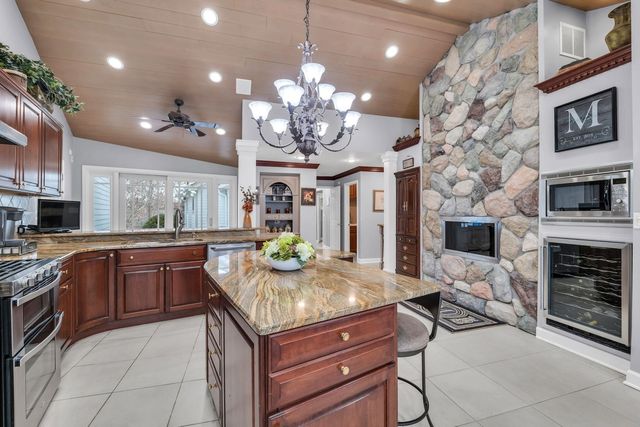 10 Deerpath Lane, Palos Park, IL 60464