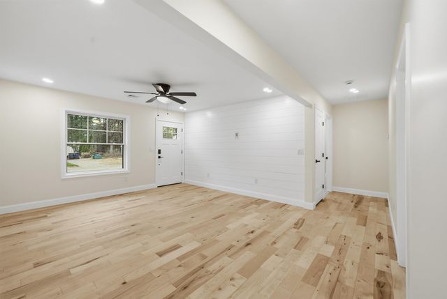 15 Walton Road, Plaistow, NH 03865