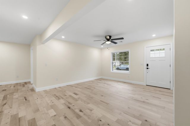 15 Walton Road, Plaistow, NH 03865