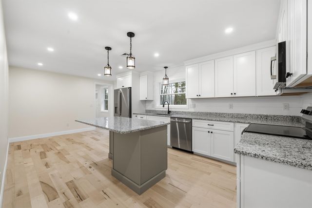 15 Walton Road, Plaistow, NH 03865