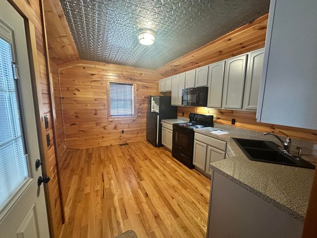 572 Paradise Drive, Rogers, KY 41365