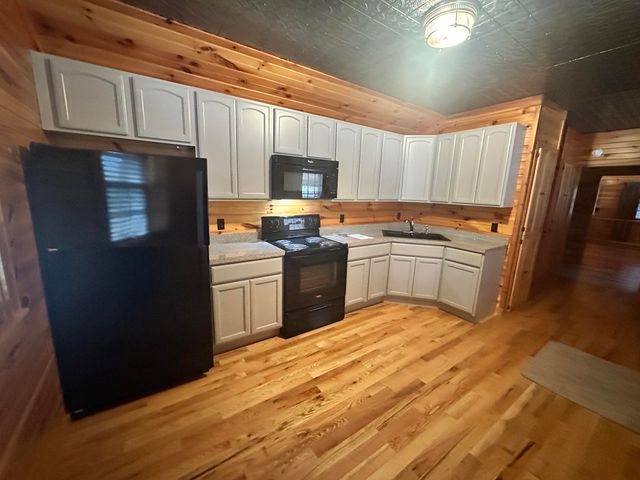 572 Paradise Drive, Rogers, KY 41365