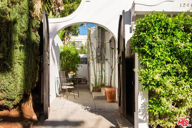 1240 N Spaulding Avenue, West Hollywood, CA 90046