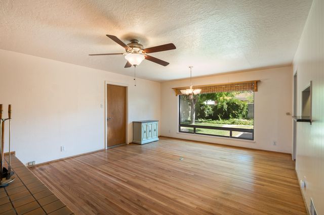 2912 MESILLA Street NE, Albuquerque, NM 87110