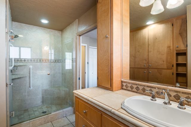 2912 MESILLA Street NE, Albuquerque, NM 87110