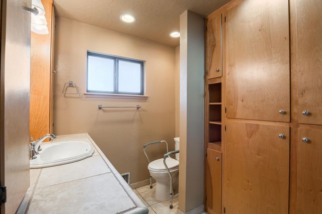 2912 MESILLA Street NE, Albuquerque, NM 87110