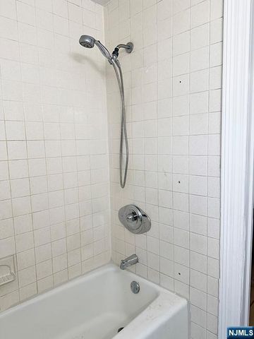 115 Allendale Road 3, Allendale, NJ 07401