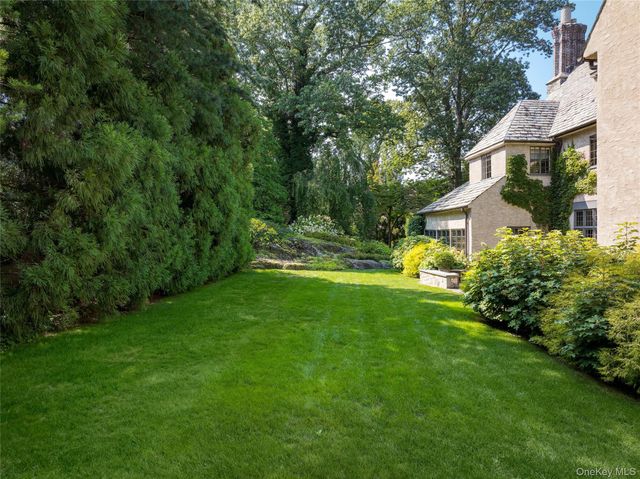42 Masterton Road, Bronxville, NY 10708
