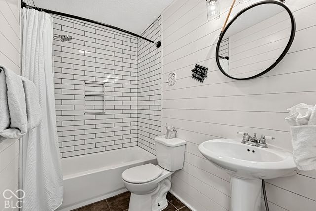 214 E Pine Ridge Drive, Westfield, IN 46074