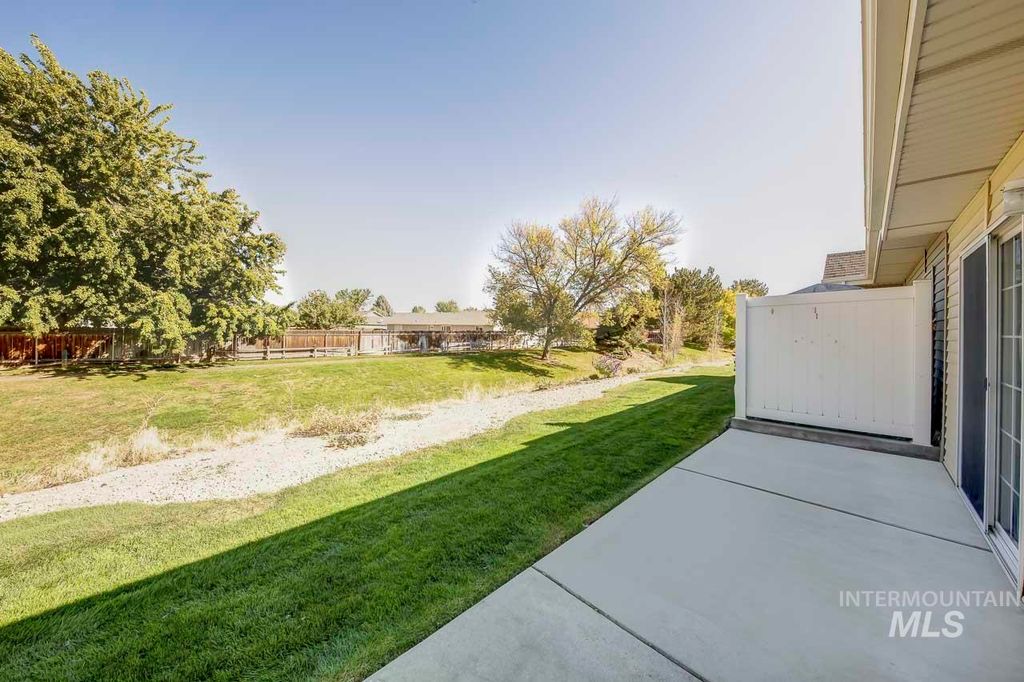 126 E Waterbury Lane, Meridian, ID 83646 photo 2