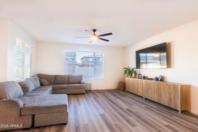 8955 W Luke Avenue, Glendale, AZ 85305
