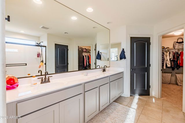 8955 W Luke Avenue, Glendale, AZ 85305