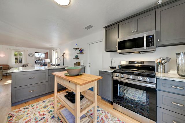 1005 Princeton Drive NE, Albuquerque, NM 87106