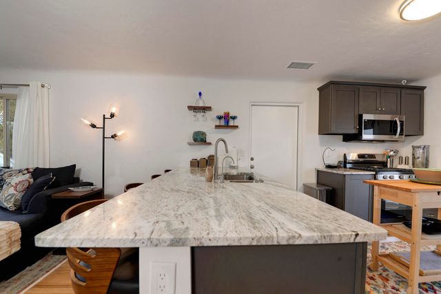 1005 Princeton Drive NE, Albuquerque, NM 87106