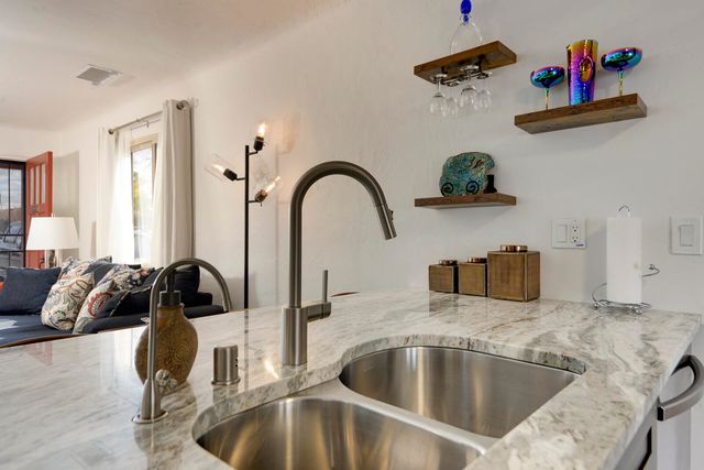 1005 Princeton Drive NE, Albuquerque, NM 87106