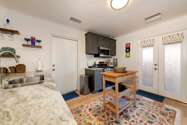 1005 Princeton Drive NE, Albuquerque, NM 87106