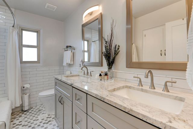 1005 Princeton Drive NE, Albuquerque, NM 87106