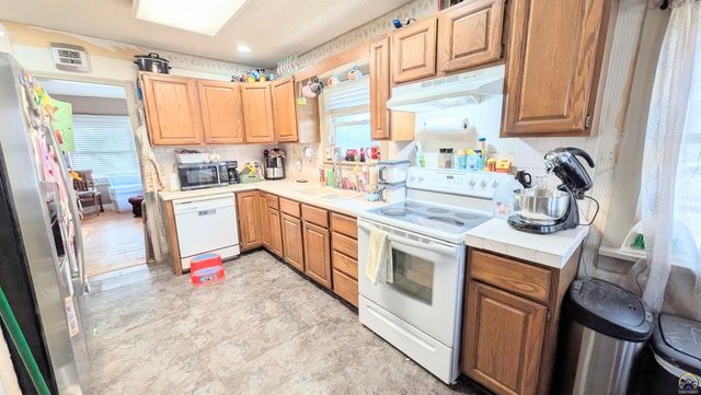 901 Woodland St, Emporia, KS 66801