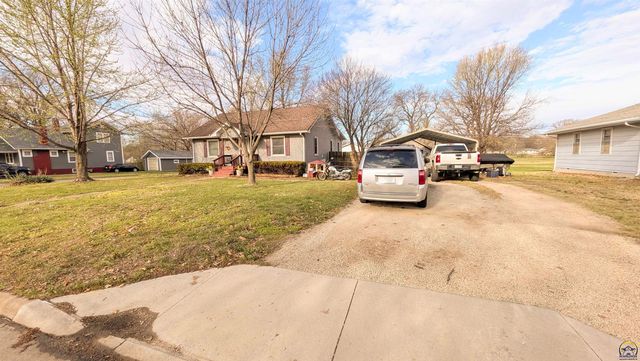 901 Woodland St, Emporia, KS 66801