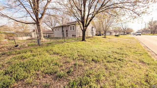 901 Woodland St, Emporia, KS 66801