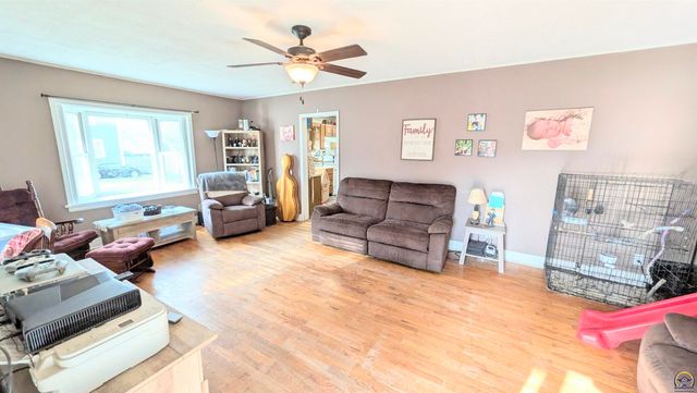 901 Woodland St, Emporia, KS 66801