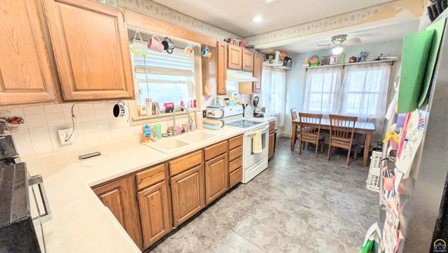 901 Woodland St, Emporia, KS 66801