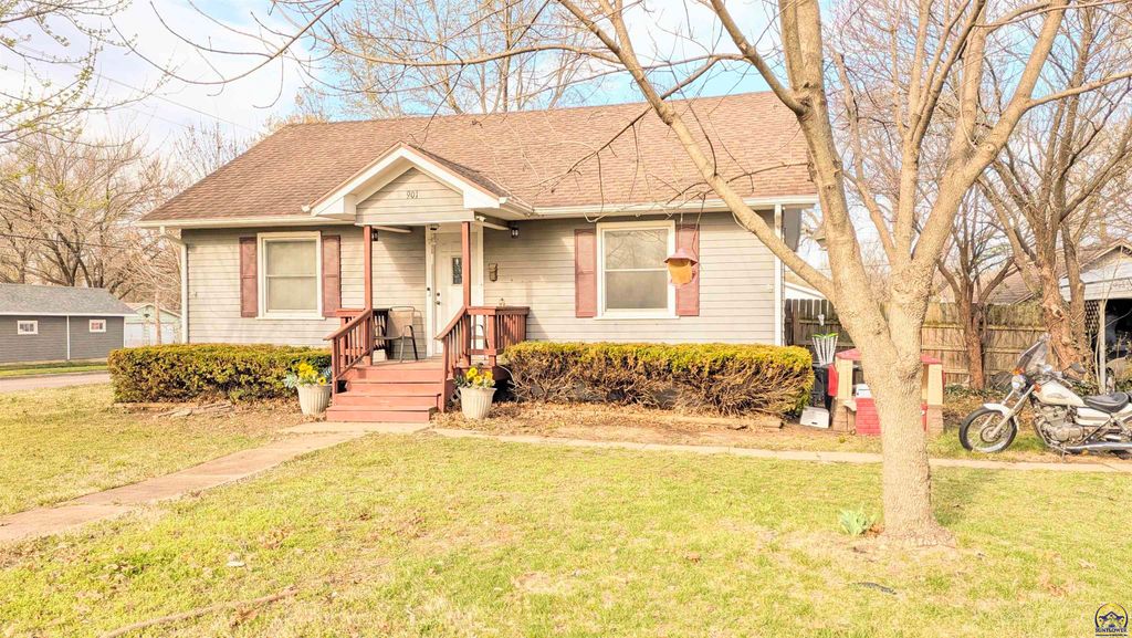 901 Woodland St, Emporia, KS 66801