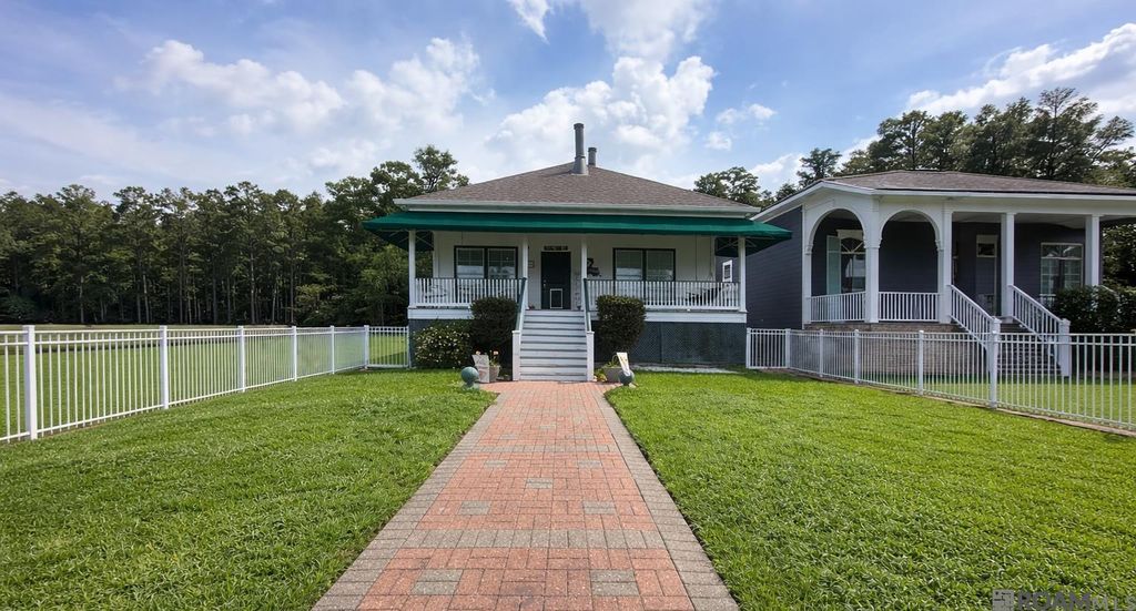 18104 Bayou Pierre Dr, Maurepas, LA 70449