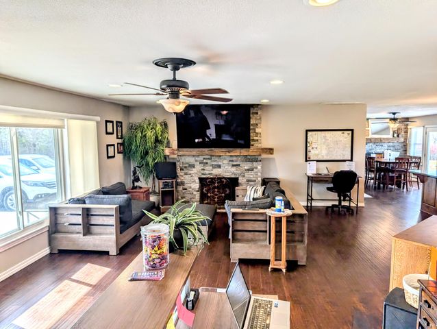 4967 E Farm Road 66, Springfield, MO 65803