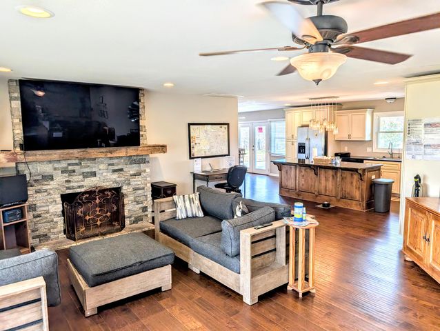 4967 E Farm Road 66, Springfield, MO 65803