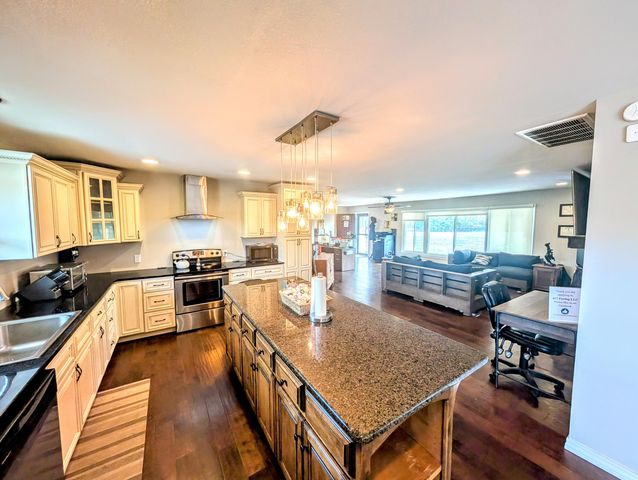 4967 E Farm Road 66, Springfield, MO 65803