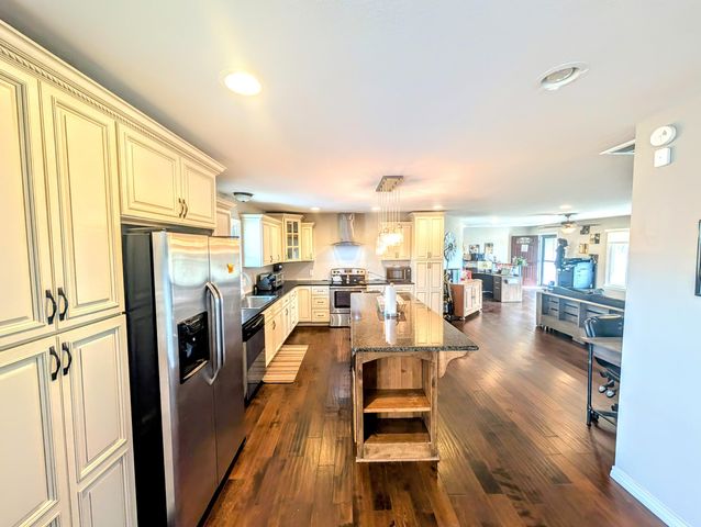 4967 E Farm Road 66, Springfield, MO 65803