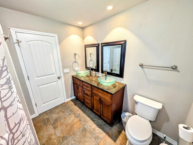 4967 E Farm Road 66, Springfield, MO 65803