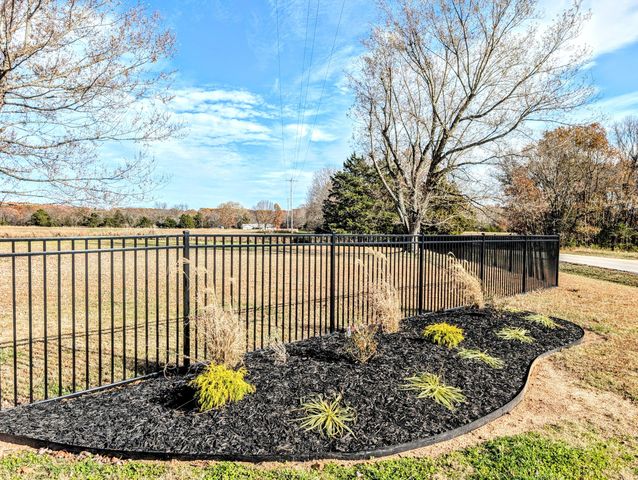 4967 E Farm Road 66, Springfield, MO 65803