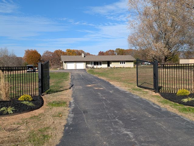4967 E Farm Road 66, Springfield, MO 65803