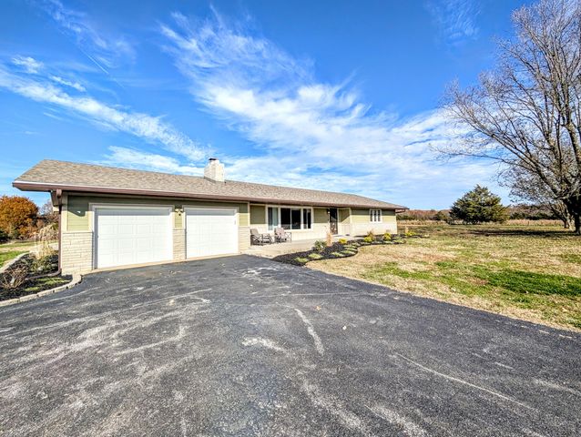 4967 E Farm Road 66, Springfield, MO 65803