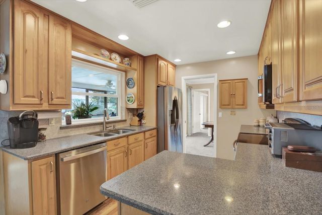 10627 YUNKER DRIVE, Largo, FL 33774