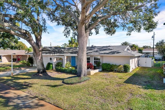 10627 YUNKER DRIVE, Largo, FL 33774