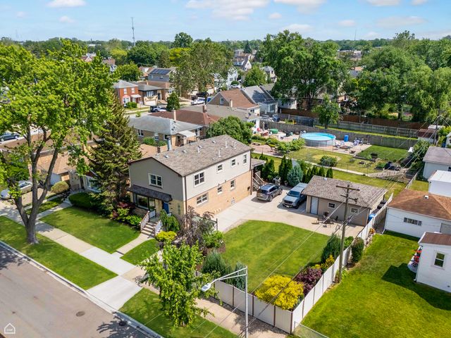 7515 W Roscoe Street, Chicago, IL 60634