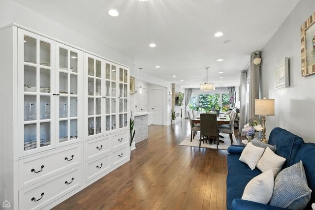 7515 W Roscoe Street, Chicago, IL 60634