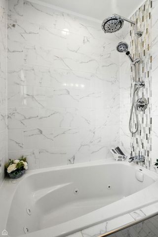 7515 W Roscoe Street, Chicago, IL 60634