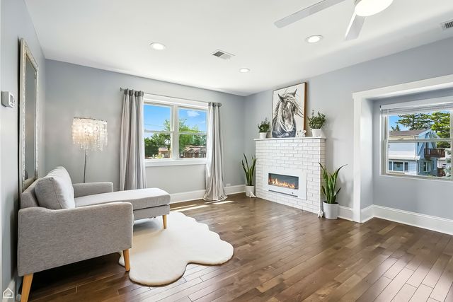 7515 W Roscoe Street, Chicago, IL 60634