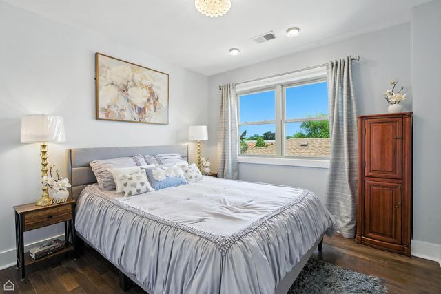 7515 W Roscoe Street, Chicago, IL 60634